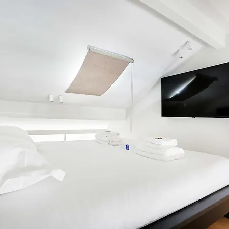 Charming Air-conditioned For A Cosy Atmosphere Paryż